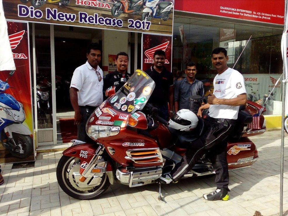 Honda Goldwing යතුරුපැදියක් අපව බලන්න ආපු දවස! - Cover Image